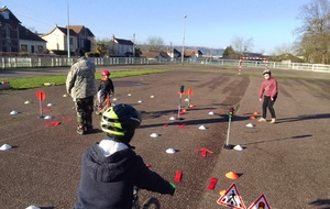 🚴‍♂️ Respecter la signalisation : Une priorité au club VTT DÉCOUVERT ! 🚦